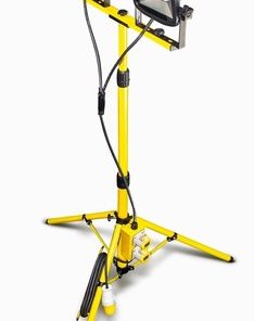 Luceco Site 110v Twin Head Work Light with Outlet 110v